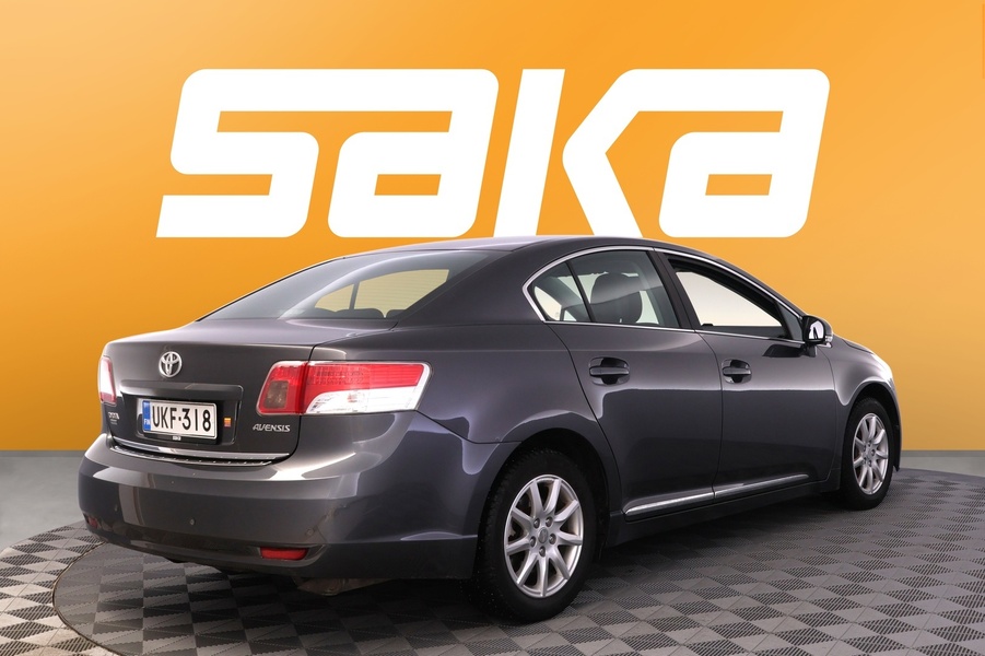 Toyota Avensis vaihtoauto