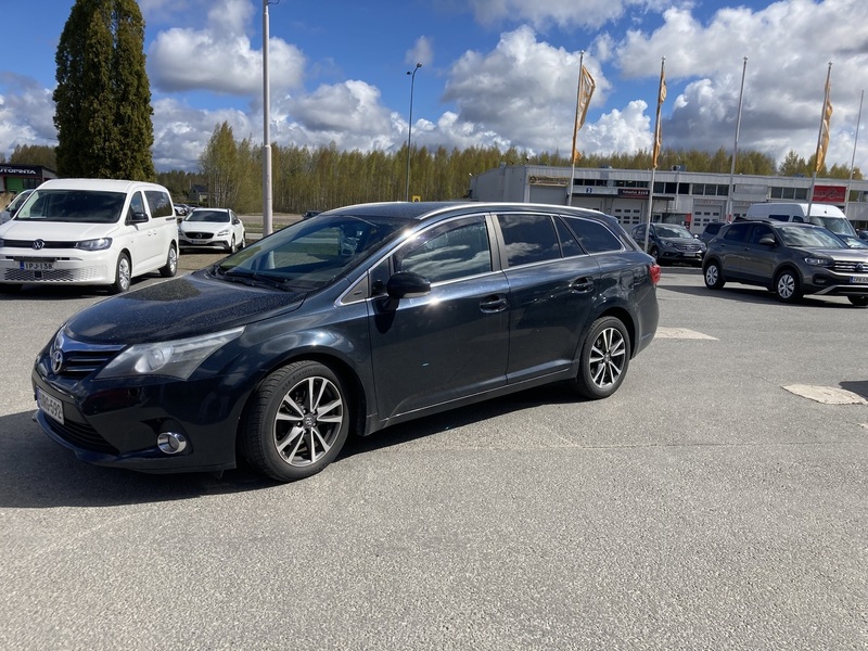 Toyota Avensis vaihtoauto