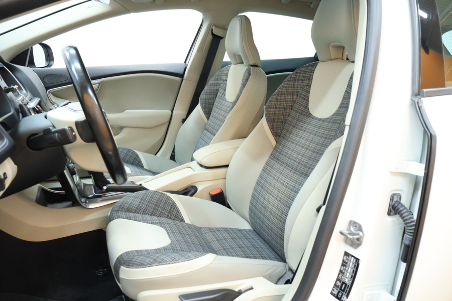 Volvo V40 Cross Country vaihtoauto