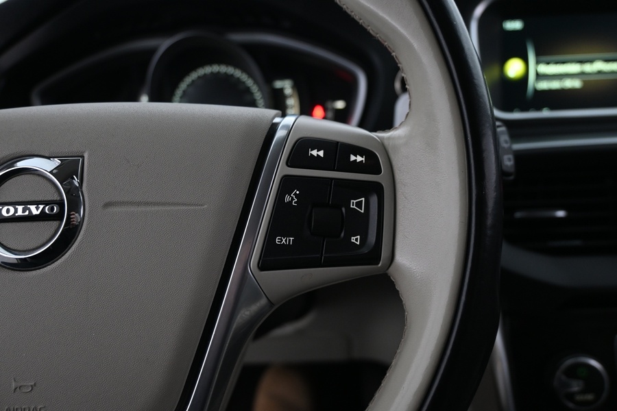 Volvo V40 Cross Country vaihtoauto