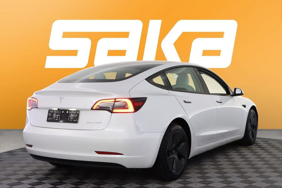 Tesla Model 3 vaihtoauto