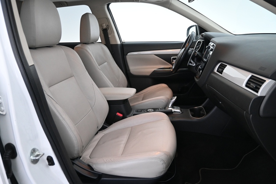 Mitsubishi Outlander PHEV vaihtoauto