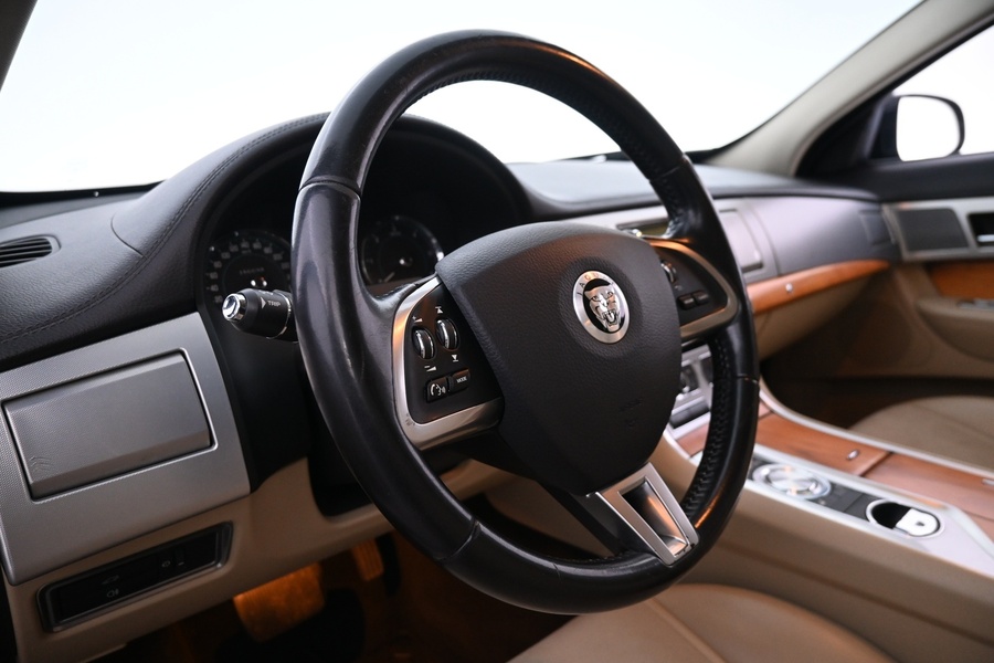 Jaguar XF vaihtoauto