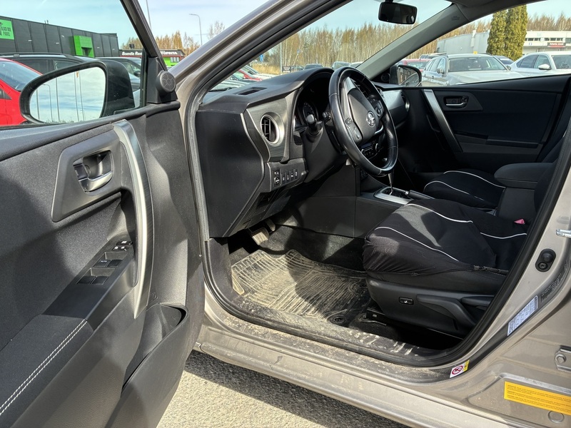 Toyota Auris vaihtoauto