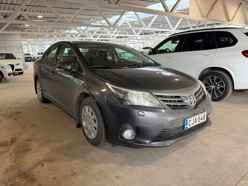 Toyota Avensis vaihtoauto