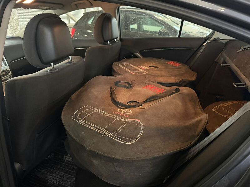 Toyota Avensis vaihtoauto