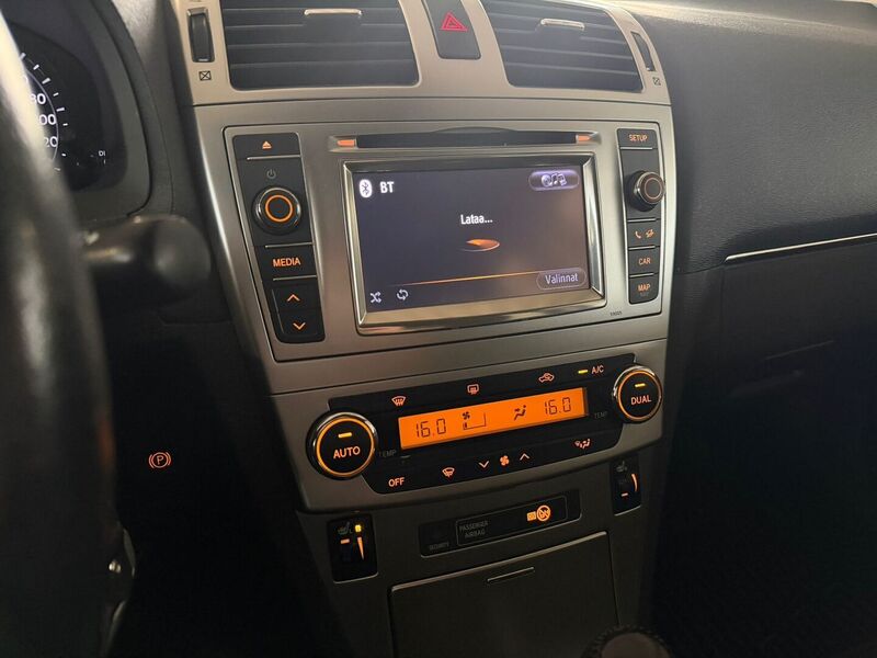 Toyota Avensis vaihtoauto