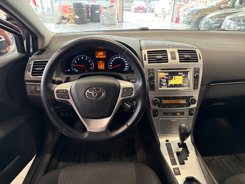 Toyota Avensis vaihtoauto