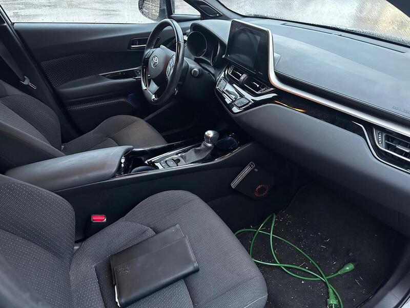 Toyota C-HR vaihtoauto