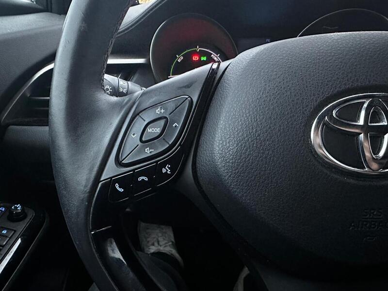 Toyota C-HR vaihtoauto