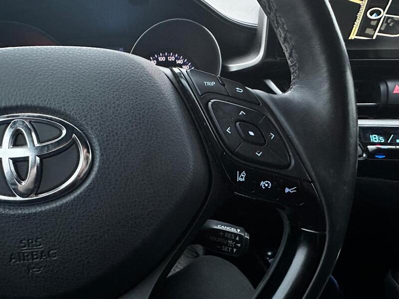 Toyota C-HR vaihtoauto