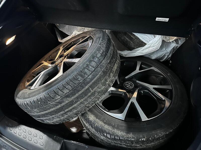 Toyota C-HR vaihtoauto