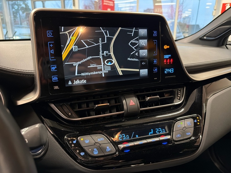 Toyota C-HR vaihtoauto