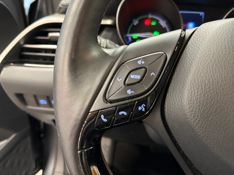 Toyota C-HR vaihtoauto