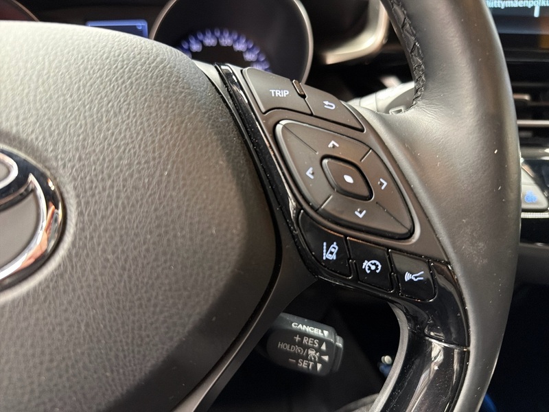 Toyota C-HR vaihtoauto