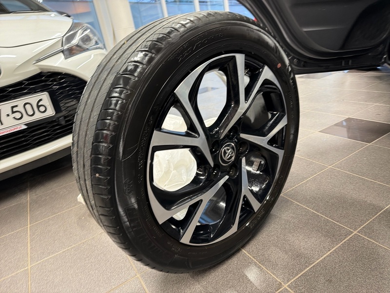 Toyota C-HR vaihtoauto