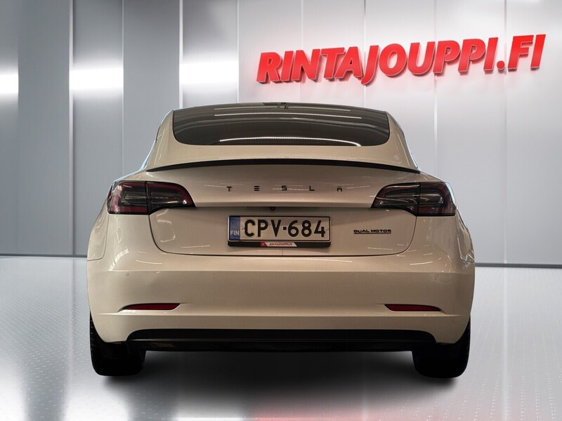 Tesla Model 3 vaihtoauto