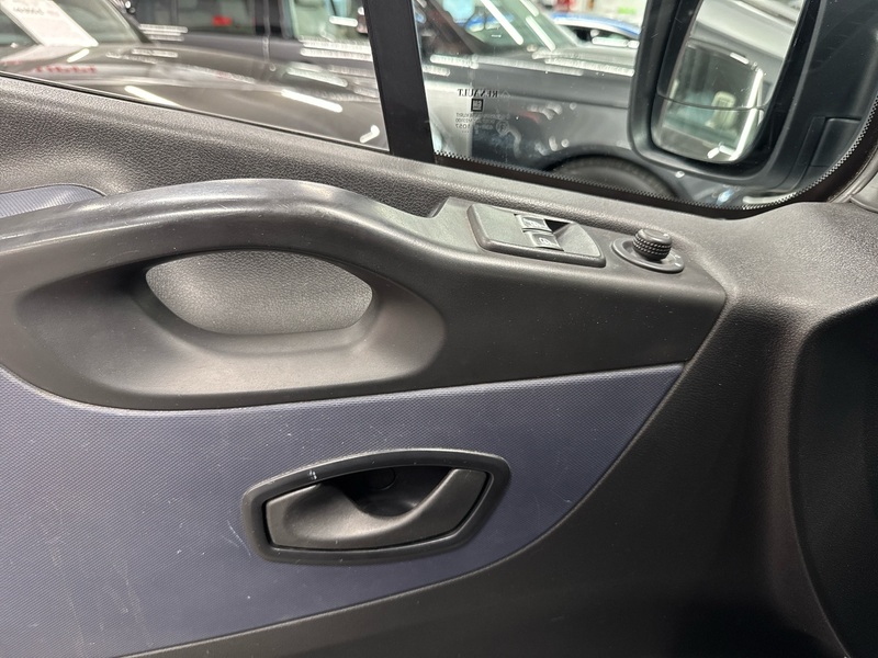 Opel Vivaro vaihtoauto