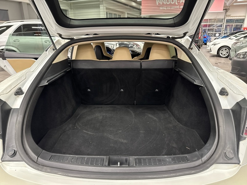 Tesla Model S vaihtoauto