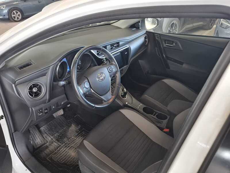 Toyota Auris vaihtoauto