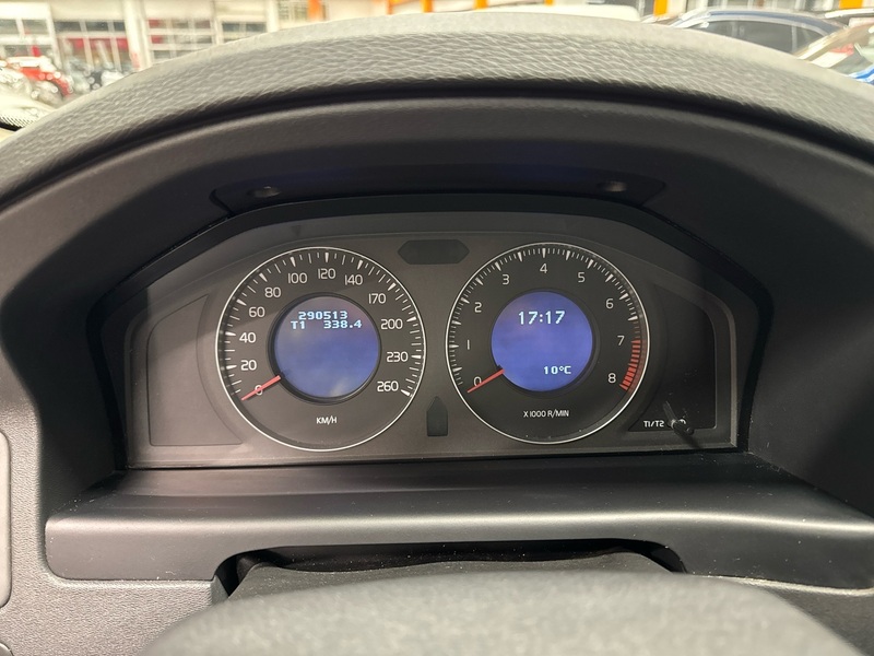 Volvo V70 vaihtoauto