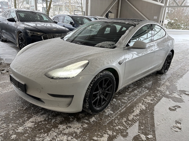 Tesla Model 3 vaihtoauto