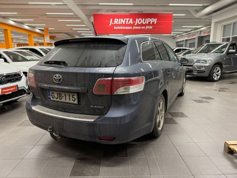 Toyota Avensis vaihtoauto