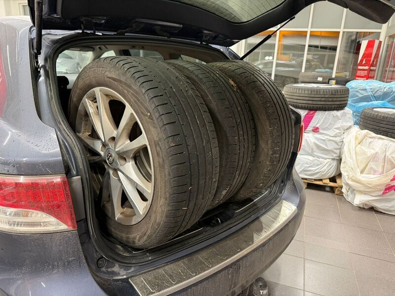 Toyota Avensis vaihtoauto