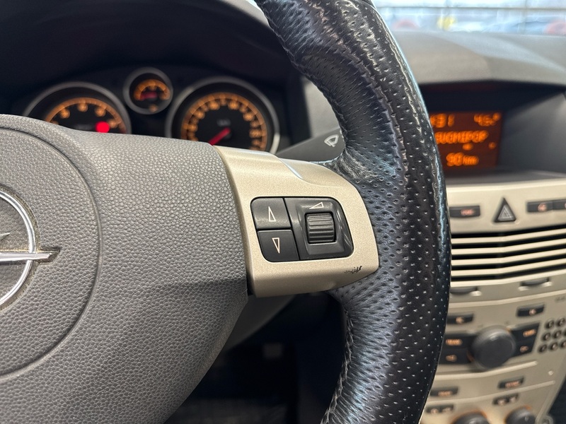 Opel Astra vaihtoauto