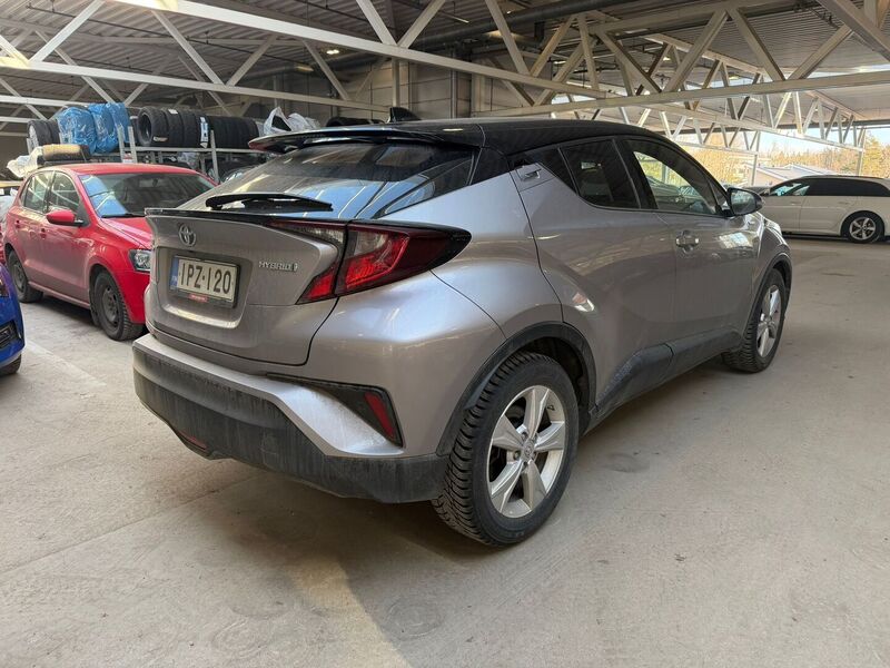 Toyota C-HR vaihtoauto