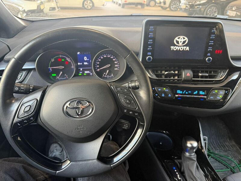 Toyota C-HR vaihtoauto