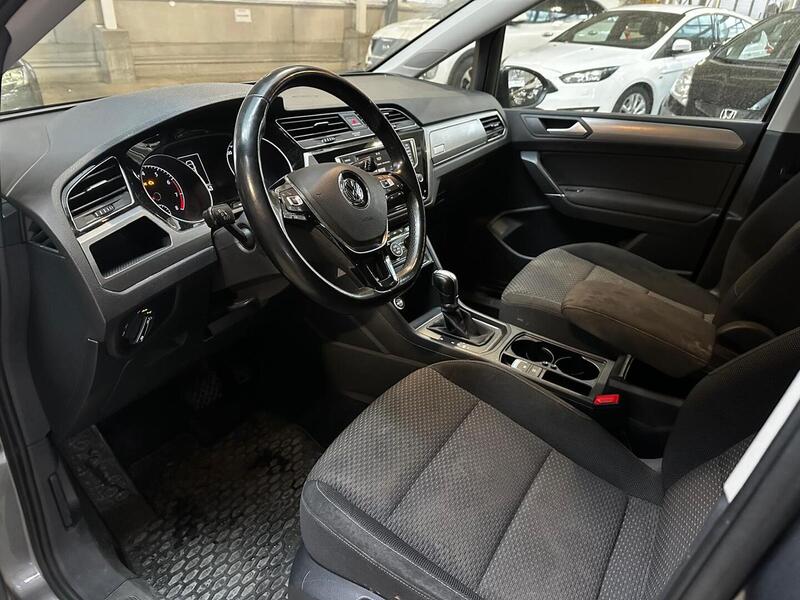 Volkswagen Touran vaihtoauto