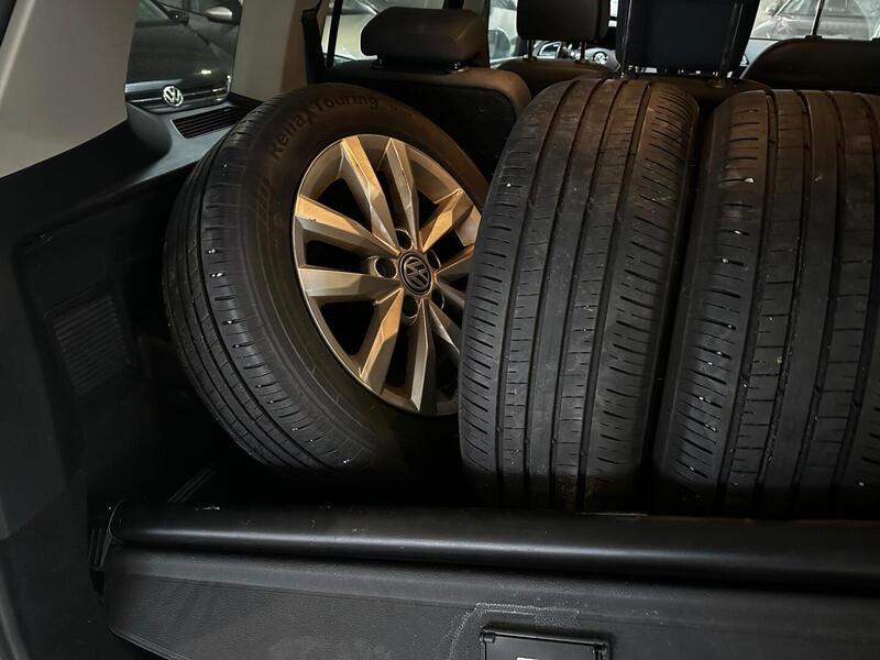 Volkswagen Touran vaihtoauto