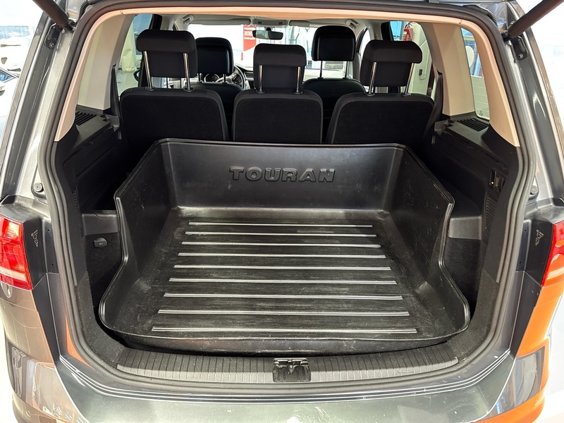 Volkswagen Touran vaihtoauto