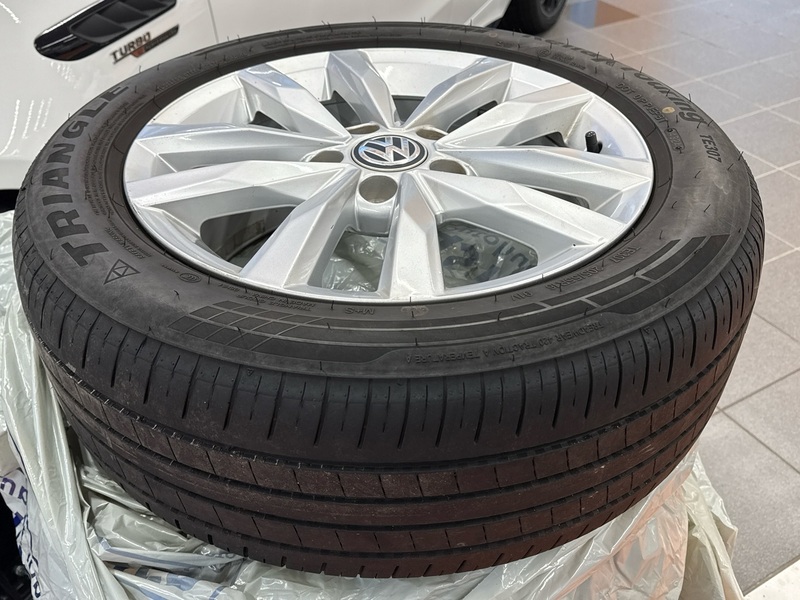 Volkswagen Touran vaihtoauto