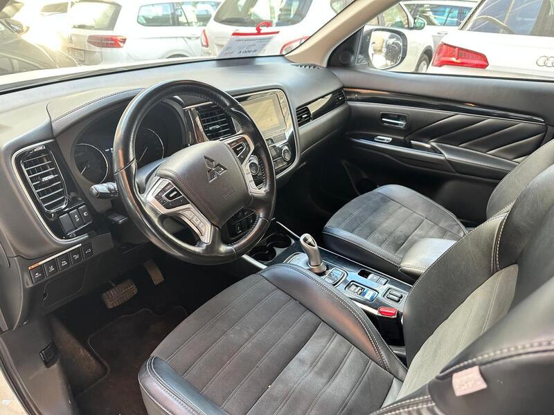 Mitsubishi Outlander PHEV vaihtoauto