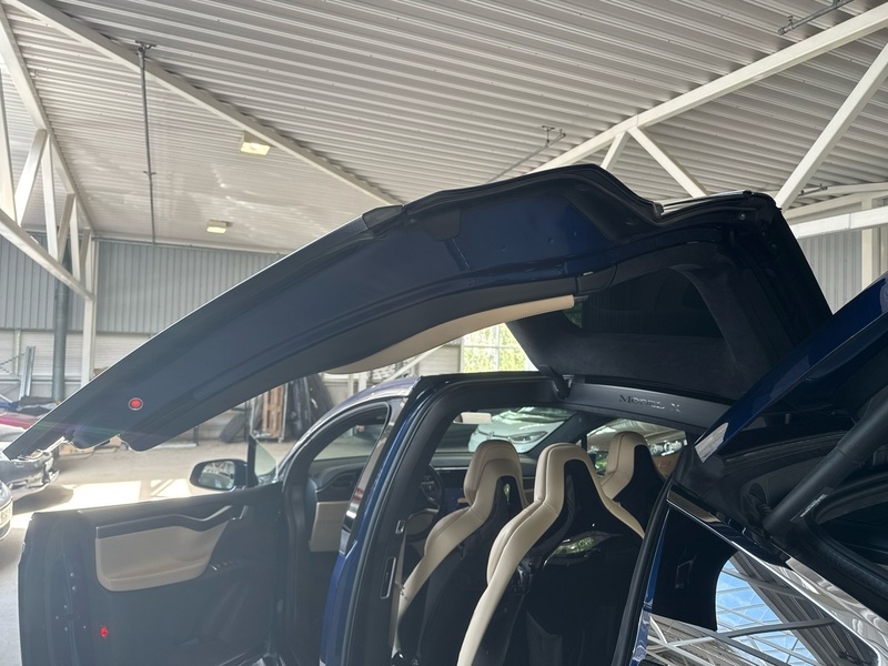 Tesla Model X vaihtoauto