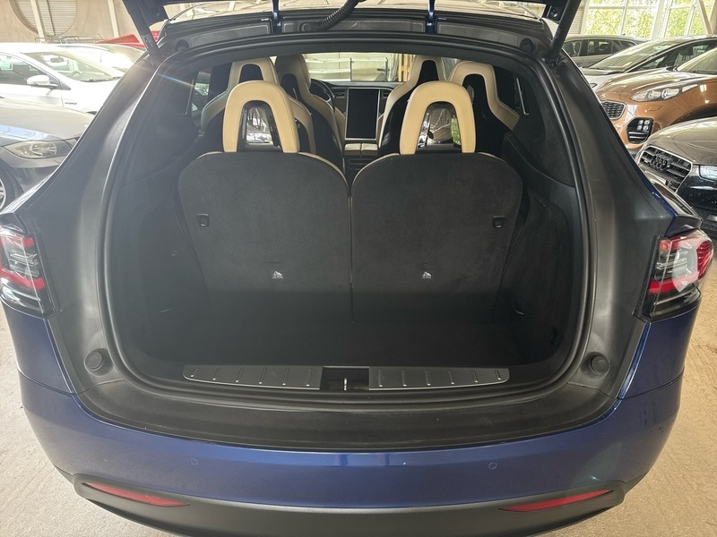 Tesla Model X vaihtoauto