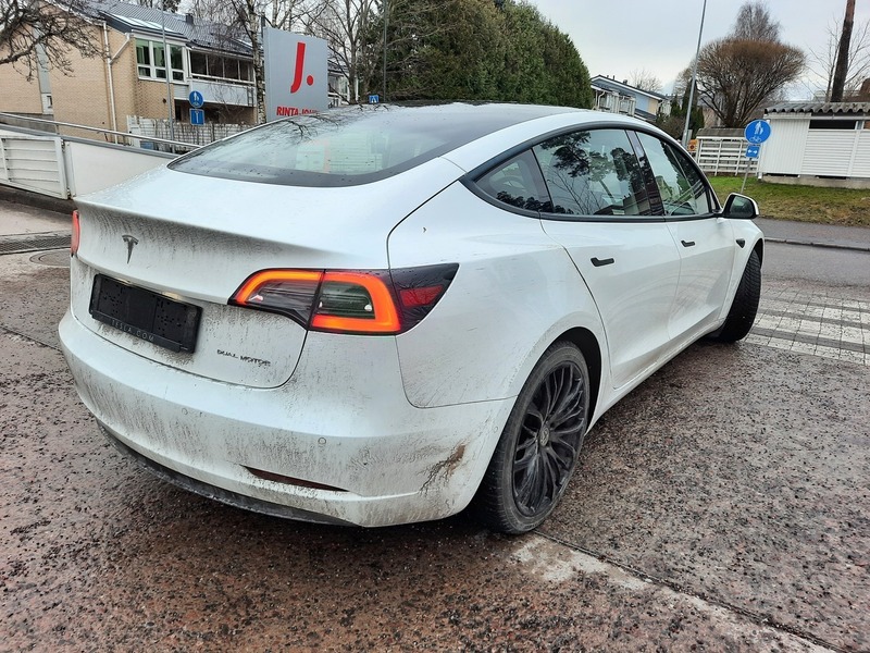 Tesla Model 3 vaihtoauto