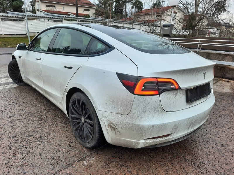 Tesla Model 3 vaihtoauto