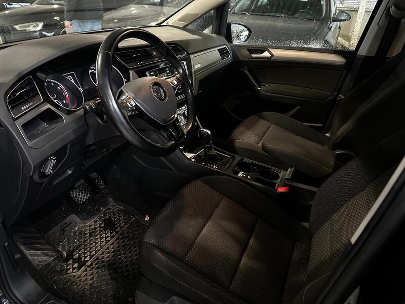 Volkswagen Touran vaihtoauto