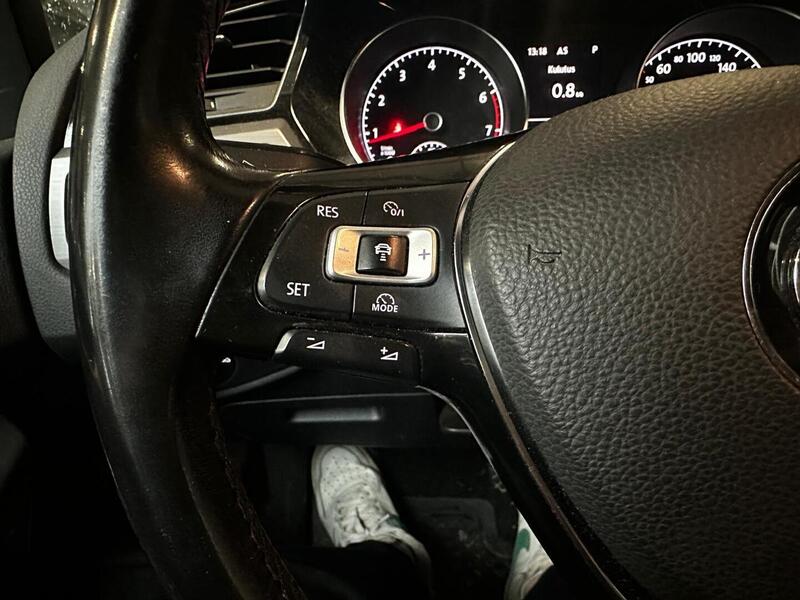 Volkswagen Touran vaihtoauto