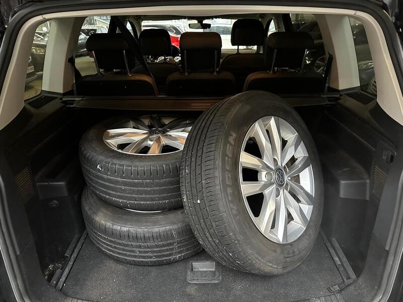 Volkswagen Touran vaihtoauto