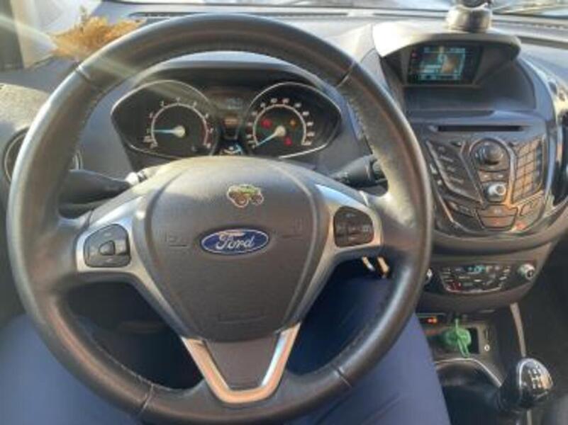 Ford Tourneo Courier vaihtoauto