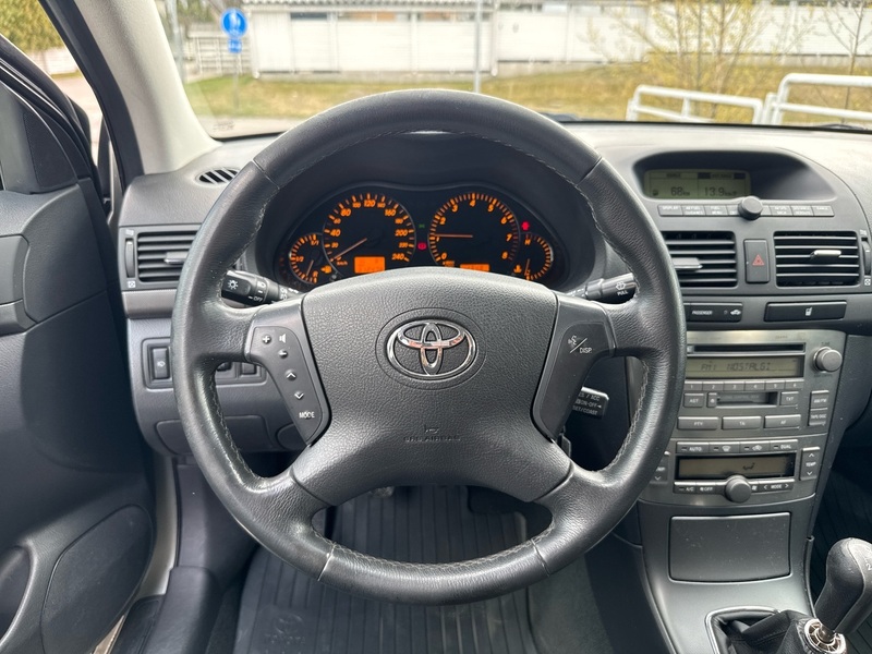 Toyota Avensis vaihtoauto