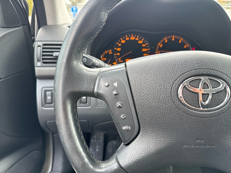 Toyota Avensis vaihtoauto