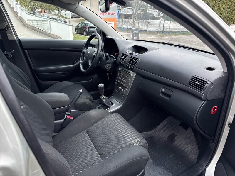 Toyota Avensis vaihtoauto