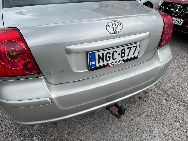 Toyota Avensis vaihtoauto