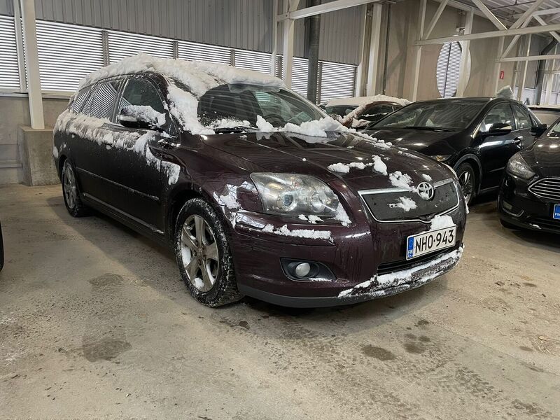 Toyota Avensis vaihtoauto