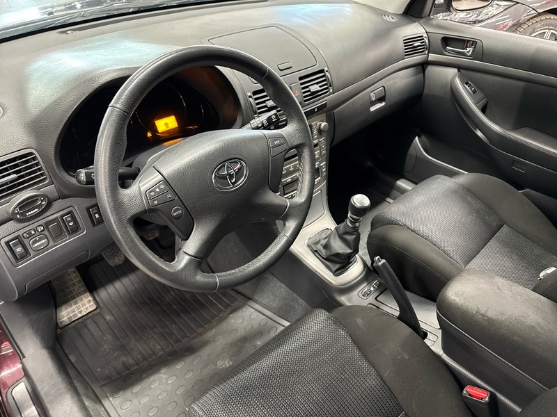 Toyota Avensis vaihtoauto